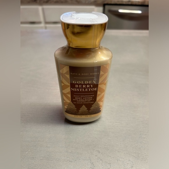 Bath and Body Works Golden Berry Mistletoe Body Lotion and Single Wick Candle - Picture 3 of 8